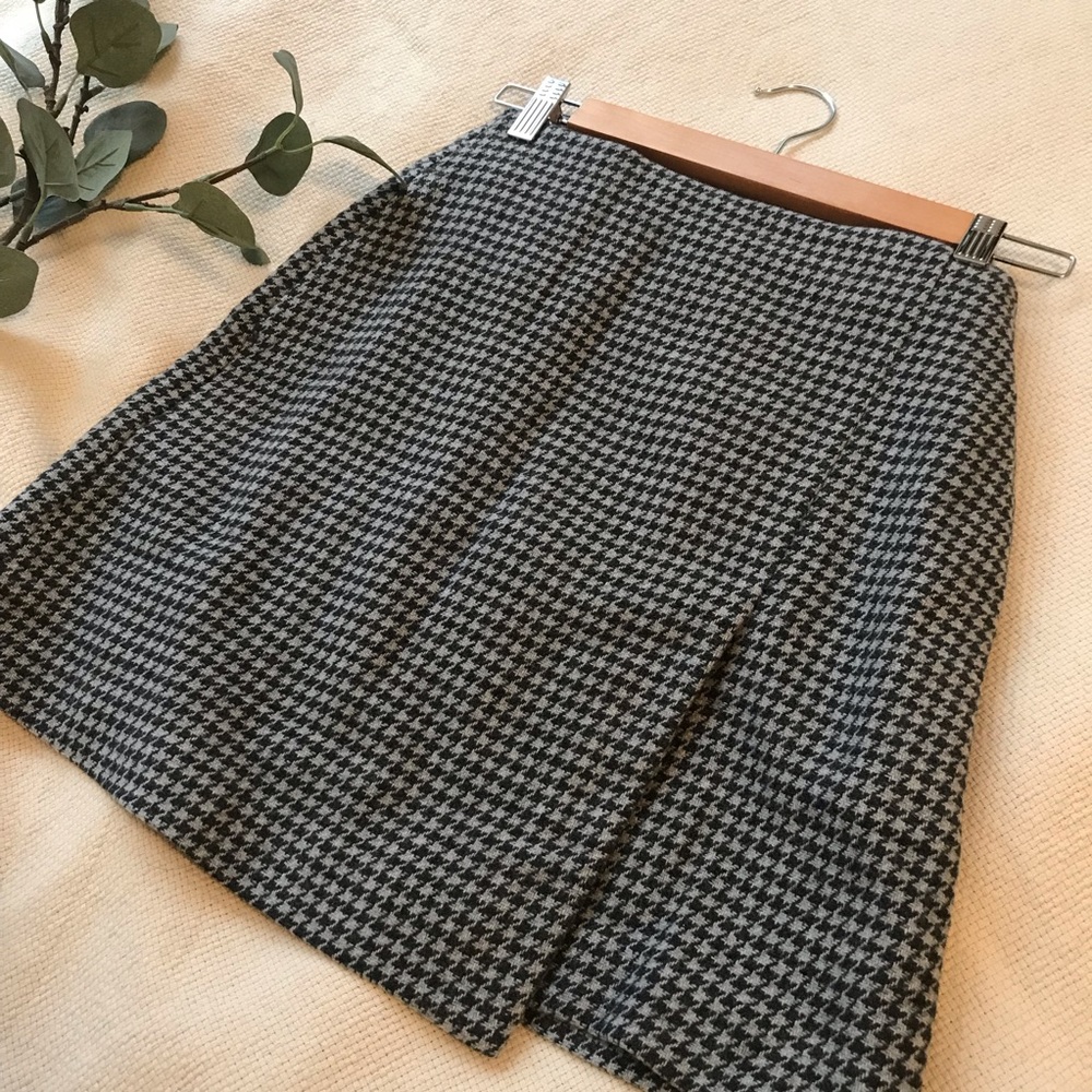 Uniqlo Houndstooth skirt